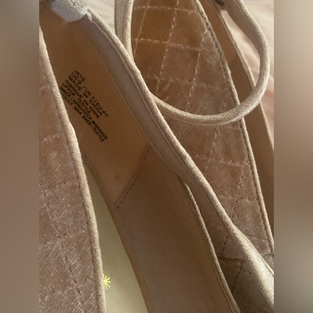 Shoe Dazzle blush pumps - Picture 2 of 4